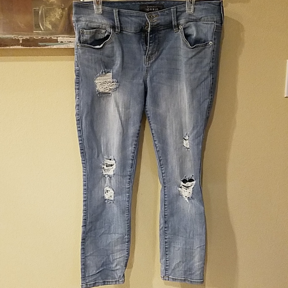 Torrid Sz 12 Capri Jeans